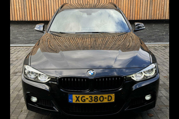 BMW 3 Serie Touring 318i M Sport Automaat | Lederen bekleding | Achteruitrijcamera | Stoelverwarming | Getint glas | Parkeersensoren voor en