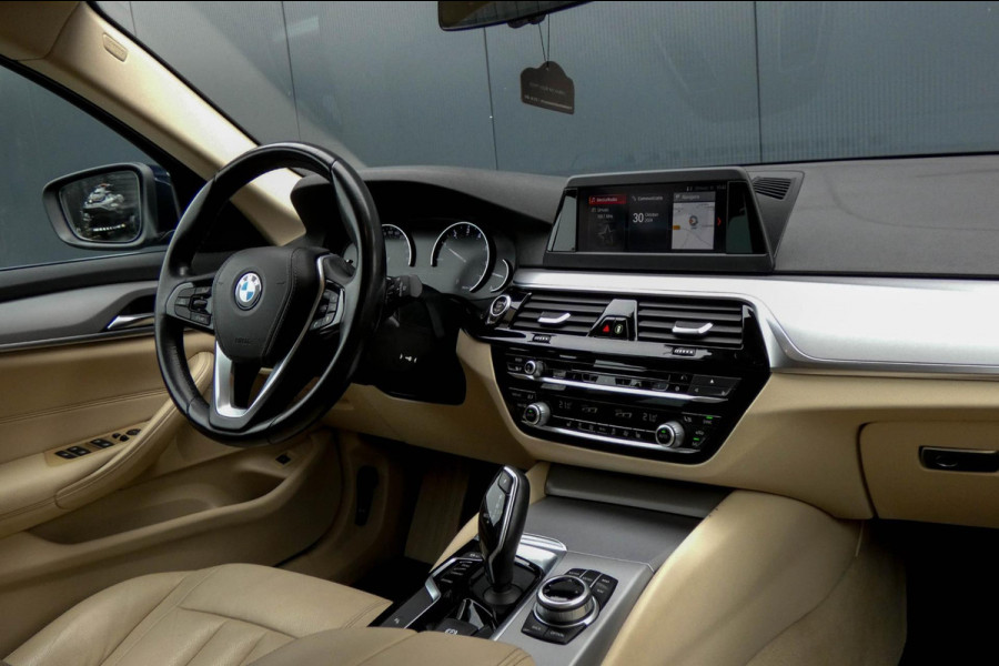 BMW 5 Serie Touring 520i Executive | TREKHAAK | STOELVERWARMING | ELEKTRISCH VERSTELBARE STOELEN | LED KOPLAMPEN