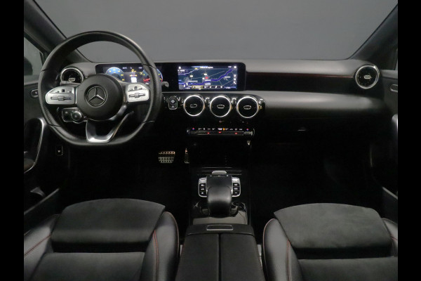 Mercedes-Benz A-Klasse 200 Business Solution [APPLE CARPLAY, CAMERA, DIGITAL DASH, SPORTSTOELEN, NAVIGATIE, STOELVERWARMING, FLIPPERS, HALF LEDER, CRUISE, NIEUWSTAA]