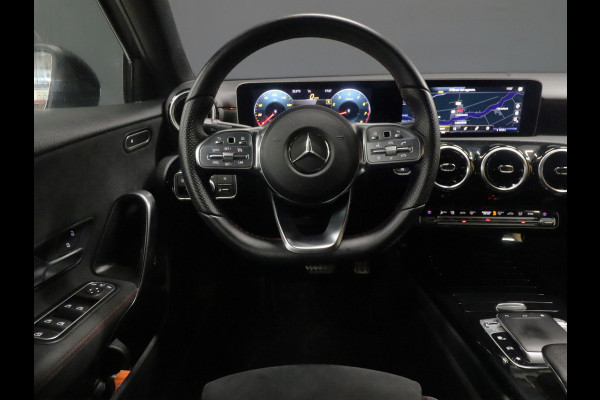 Mercedes-Benz A-Klasse 200 Business Solution [APPLE CARPLAY, CAMERA, DIGITAL DASH, SPORTSTOELEN, NAVIGATIE, STOELVERWARMING, FLIPPERS, HALF LEDER, CRUISE, NIEUWSTAA]