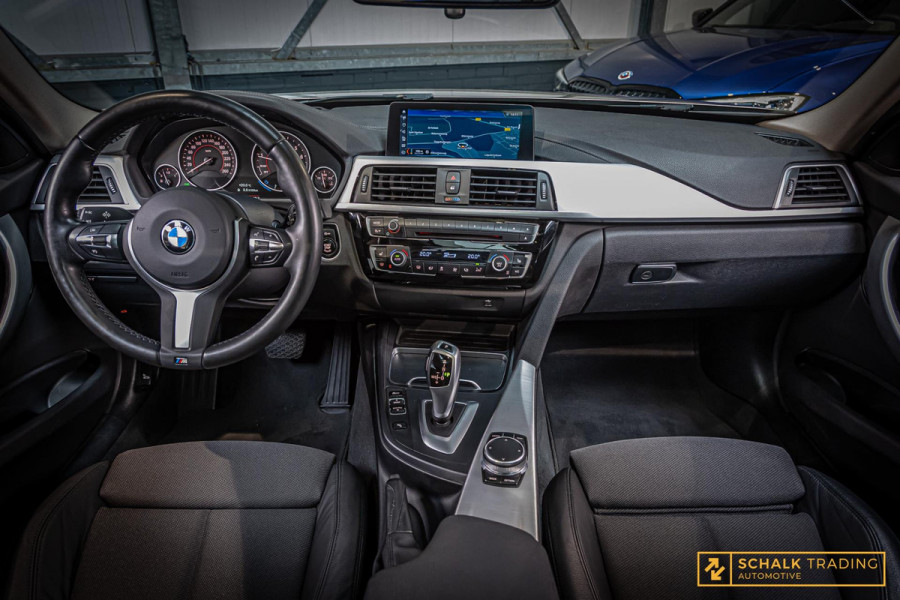 BMW 3 Serie Touring 318i High Executive|Pano|Cam|e-trekhaak