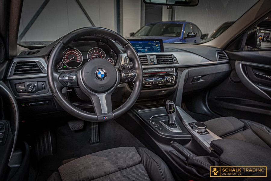 BMW 3 Serie Touring 318i High Executive|Pano|Cam|e-trekhaak