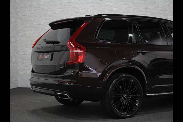 Volvo XC90 2.0 T8 AWD R-Design | 360 View | ACC | Massage | Panorama | Stoelventilatie | Harman-Kardon | Head-Up | Keyless-Entry | Alcantara-Hemel | Pilot-Assist | Stuurverwarming | 4-Zone Clima | Stoelverwarming V+A | Leder Zwart | Autom. Parkeren | Standkachel | Zonwering | Draadloos Laden | Carplay | Treeplanken |