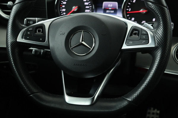 Mercedes-Benz E-Klasse 220d AMG | Leder | Sfeerverlichting | Full LED | Camera | Stoelverwarming | Navigatie | Park Assist | Bluetooth