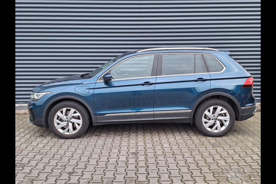 Volkswagen Tiguan 1.4 TSI eHybrid Elegance Plug In Hybrid 245pk PHEV | Panodak |  Trekhaak af Fabriek | Adaptive Cruise | Stuur/Stoel Verwarming | IQ Light | 18"L.M |  Carplay | 360 Camera |