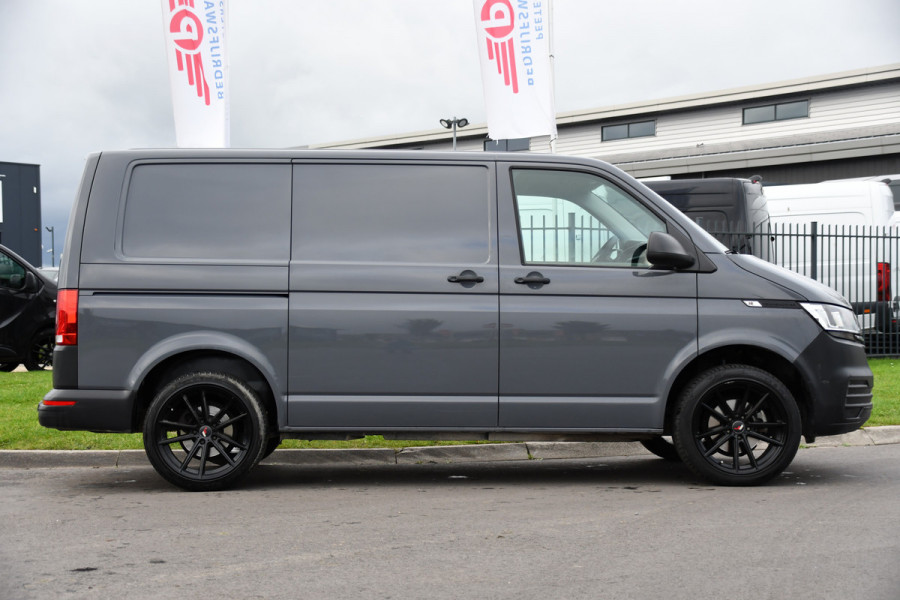 Volkswagen Transporter 2.0 TDI L1H1 PB Edition Cruise, Carplay, Sensoren, Trekhaak, Airco!