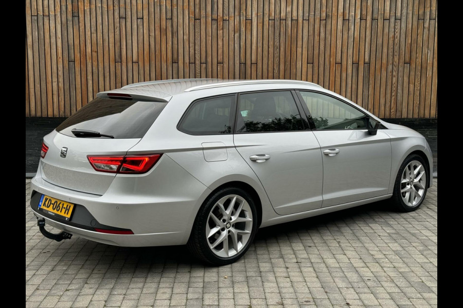 Seat León ST 1.4 EcoTSI FR H6 | Navigatie | CarPlay | Camera | DAB | Getint glas | LED | Parkeersensoren voor en achter | Seat Sound audio |