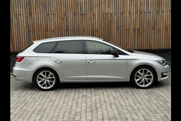 Seat León ST 1.4 EcoTSI FR H6 | Navigatie | CarPlay | Camera | DAB | Getint glas | LED | Parkeersensoren voor en achter | Seat Sound audio |