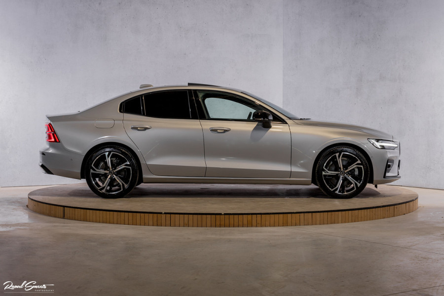 Volvo S60 2.0 B5 AWD Ultimate Dark | R-Design | Google | Apple carplay | Panorama | Memory stoelen |