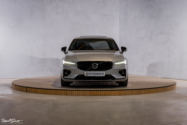 Volvo S60 2.0 B5 AWD Ultimate Dark | R-Design | Google | Apple carplay | Panorama | Memory stoelen |