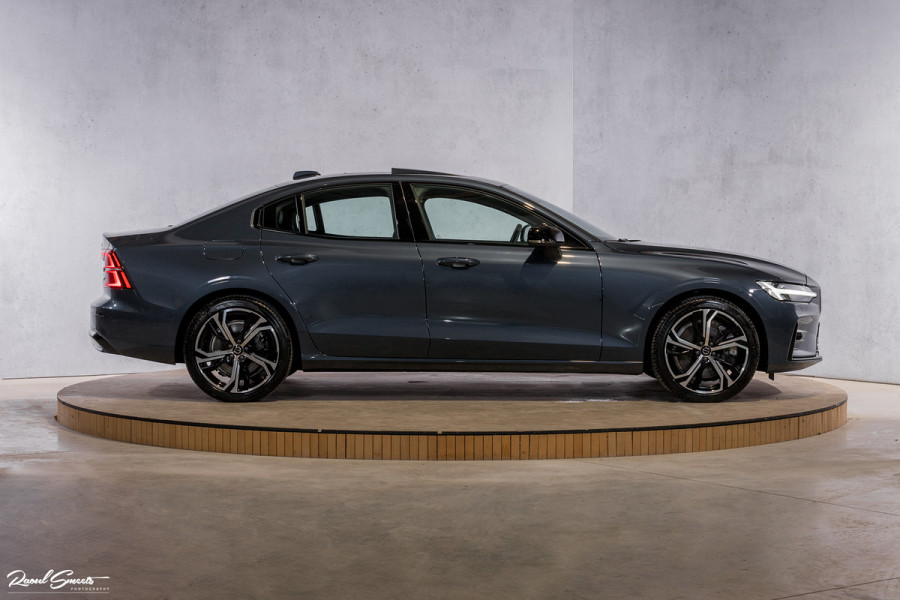 Volvo S60 2.0 B5 AWD Ultimate Dark | R-Design | Google | Apple carplay | Memory stoelen | Premium audio |