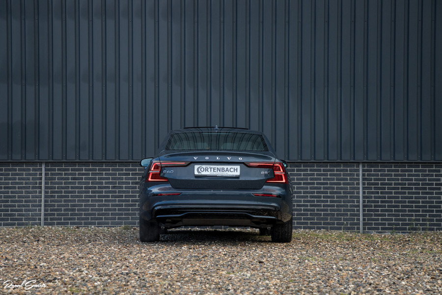 Volvo S60 2.0 B5 AWD Ultimate Dark | R-Design | Google | Apple carplay | Memory stoelen | Premium audio |