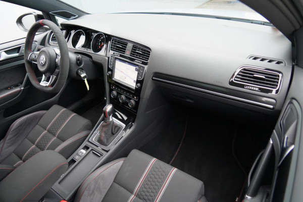 Volkswagen Golf 2.0 TSI GTI Clubsport / Schaalstoelen / 69dkm NAP / NL-Auto / Dynaudio / Camera / ACC