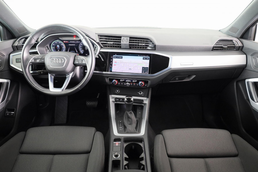 Audi Q3 Sportback 45 TFSI e S-Line 245 pk S-tronic | Speciale RS kleur Nardogrijs | Parkeersensoren | Adaptieve cruise control | Stoelverwarming | S-Line | Navigatie