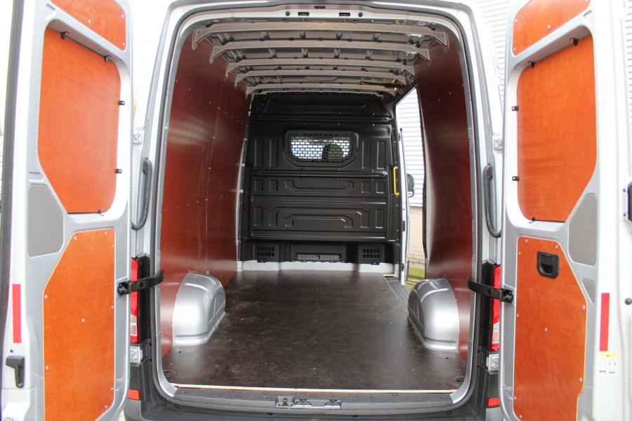 Volkswagen Crafter 35 2.0 TDI L3H3 177PK DSG | Nieuw | Led | Navigatie | Ergo stoel | Camera | 18 inch | Treeplanken | Betimmering