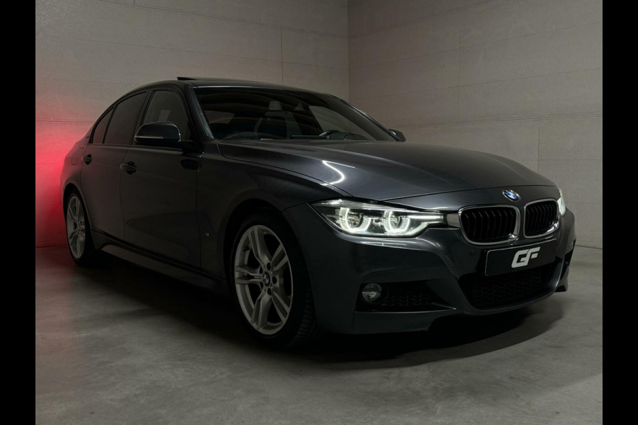 BMW 3-serie 330e M-Sport Pano Leer Navi Cruise PDC NAP