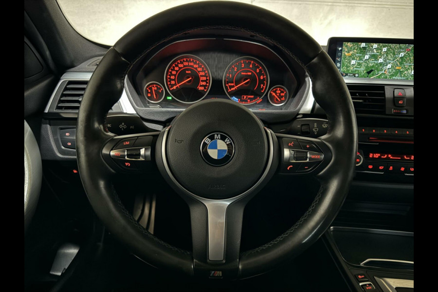 BMW 3-serie 330e M-Sport Pano Leer Navi Cruise PDC NAP