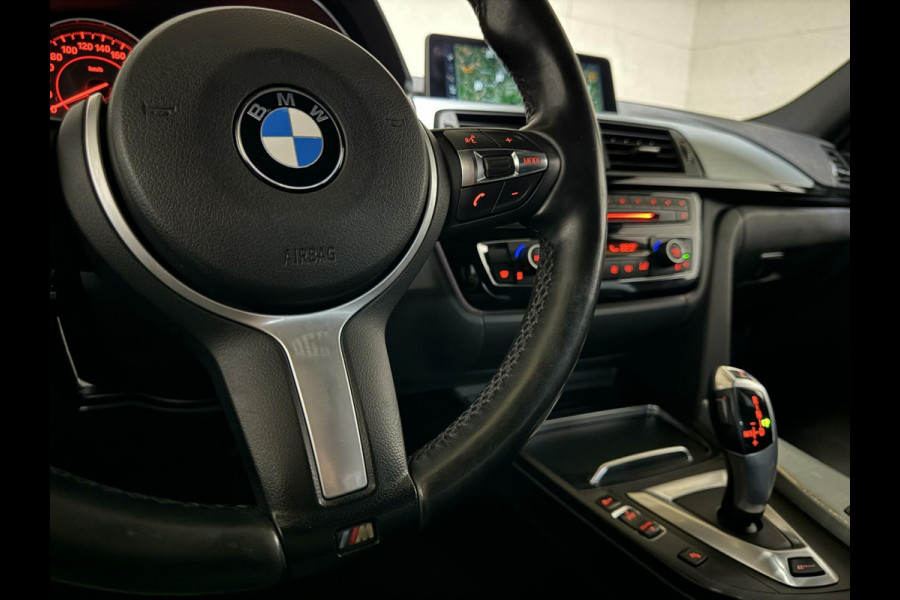 BMW 3-serie 330e M-Sport Pano Leer Navi Cruise PDC NAP