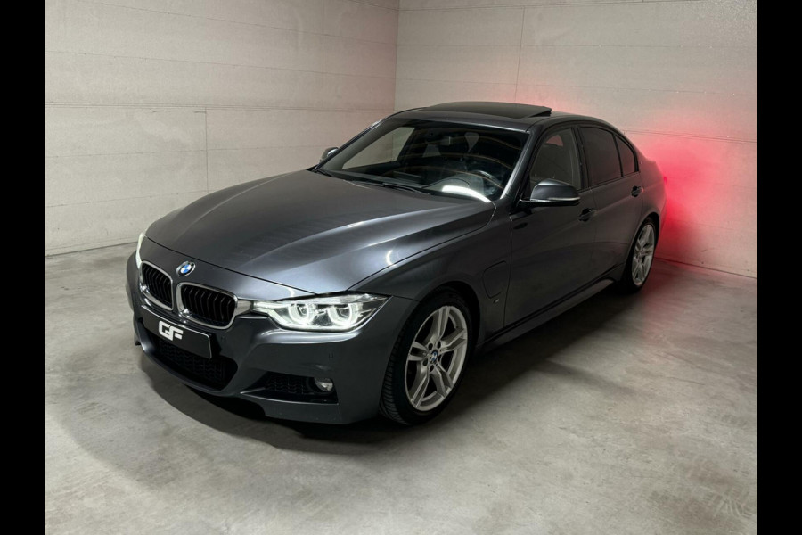 BMW 3-serie 330e M-Sport Pano Leer Navi Cruise PDC NAP