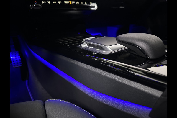 Mercedes-Benz A-Klasse 250 e AMG Night Edition Plug in Hybrid 218pk PHEV | Alcantara Sportstoelen | MBUX Widescreen | Sfeerverlichting | Apple Carplay | Camera |