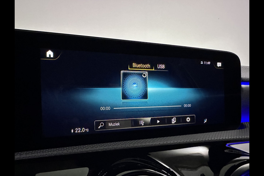 Mercedes-Benz A-Klasse 250 e AMG Night Edition Plug in Hybrid 218pk PHEV | Alcantara Sportstoelen | MBUX Widescreen | Sfeerverlichting | Apple Carplay | Camera |