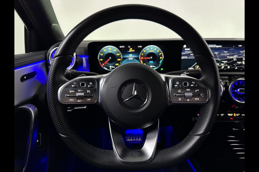 Mercedes-Benz A-Klasse 250 e AMG Night Edition Plug in Hybrid 218pk PHEV | Alcantara Sportstoelen | MBUX Widescreen | Sfeerverlichting | Apple Carplay | Camera |