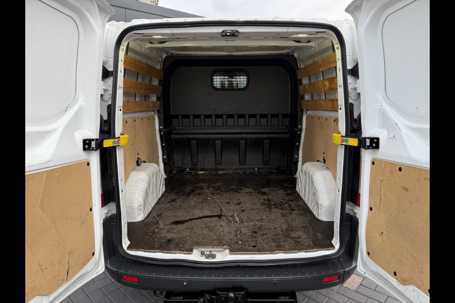 Ford Transit Custom 2.0 TDCI 131 PK EURO 6 / L2H1 / 1e EIG. / DUBBELE CABINE / 2.8 TONS TREKHAAK / AIRCO / DUBBEL CABINE