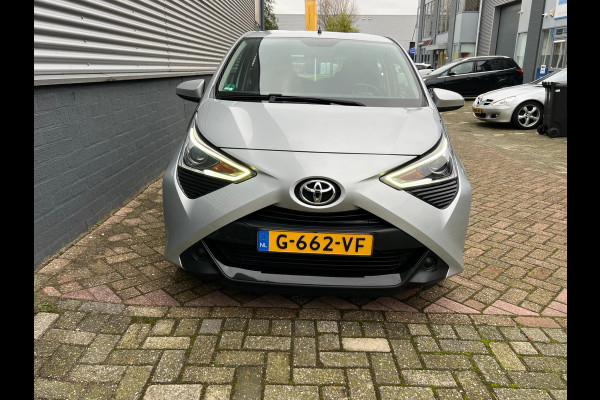 Toyota Aygo 1.0 VVT-i x-play 5 deurs / Groot scherm / Camera / Ned Auto / NAP / MCC / Gouda