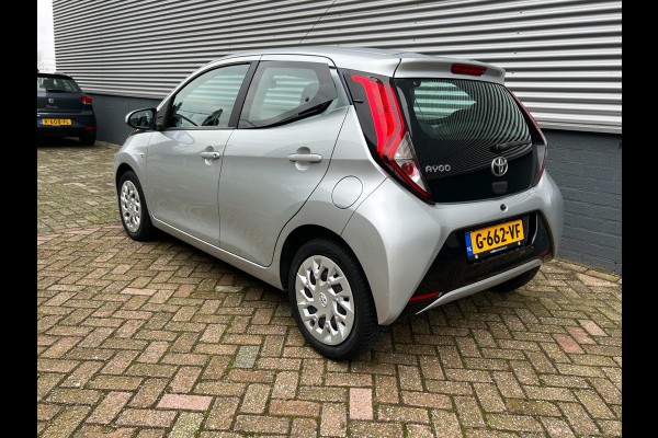 Toyota Aygo 1.0 VVT-i x-play 5 deurs / Groot scherm / Camera / Ned Auto / NAP / MCC / Gouda