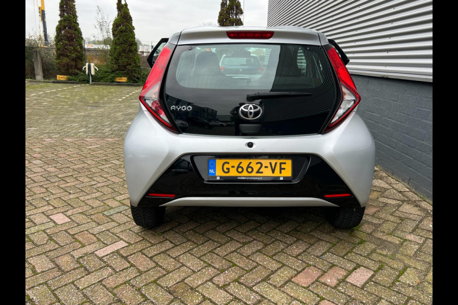 Toyota Aygo 1.0 VVT-i x-play 5 deurs / Groot scherm / Camera / Ned Auto / NAP / MCC / Gouda