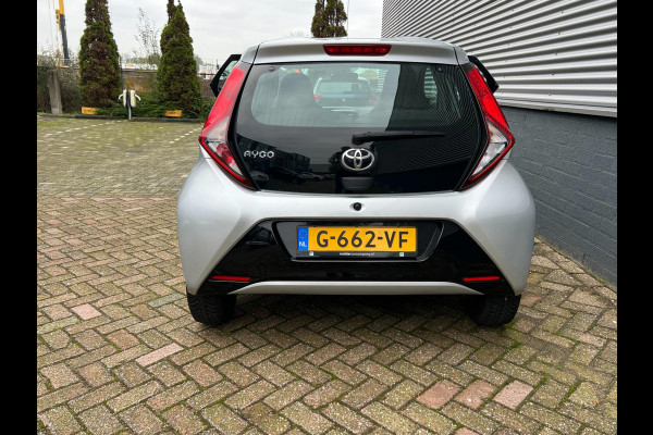 Toyota Aygo 1.0 VVT-i x-play 5 deurs / Groot scherm / Camera / Ned Auto / NAP / MCC / Gouda