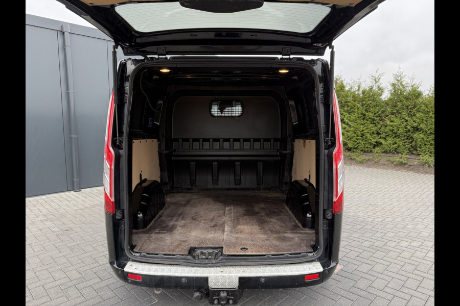 Ford Transit Custom 2.0 TDCI 131 PK / L2H1 / DUBBELE CABINE / 2x SCHUIFDEUR / 2.5 TONS TREKHAAK / CAMERA / DUBBEL CABINE