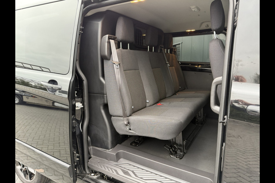 Ford Transit Custom 2.0 TDCI 131 PK / L2H1 / DUBBELE CABINE / 2x SCHUIFDEUR / 2.5 TONS TREKHAAK / CAMERA / DUBBEL CABINE