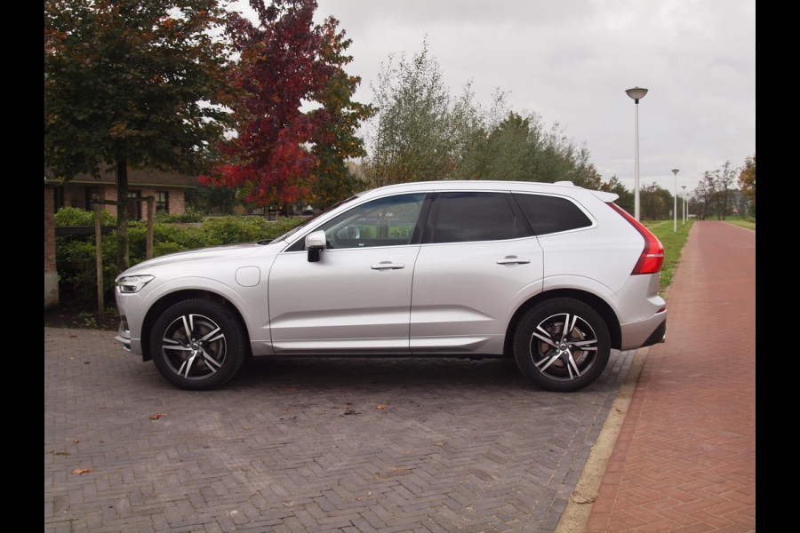 Volvo XC60 2.0 T8 Twin Engine AWD Momentum | Panormadak | Trekhaak | 360 Camera | Apple Carplay | Cruise Control |