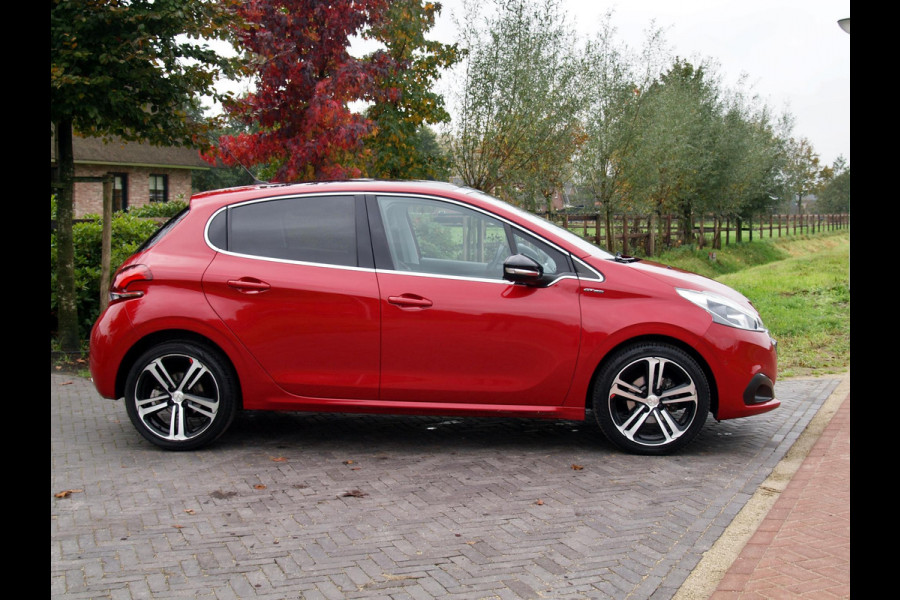 Peugeot 208 1.2 PureTech GT-line | Camera | Apple Carplay | Cruise Control | Glazen dak |