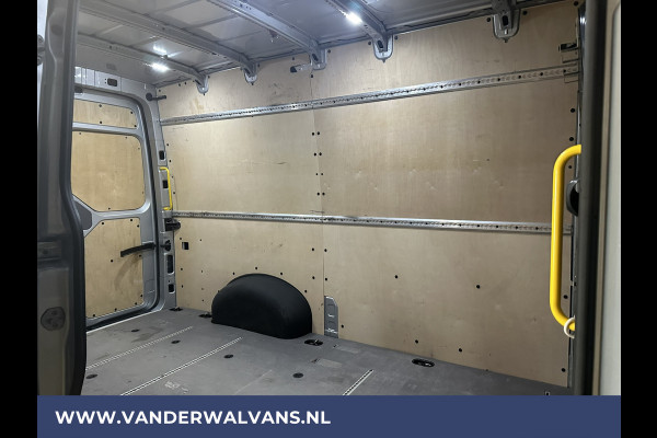 Volkswagen Crafter 2.0 TDI 140pk L3H3 L2H2 Euro6 Airco | Navigatie | Apple Carplay | 3000kg Trekhaak android auto, bijrijdersbank