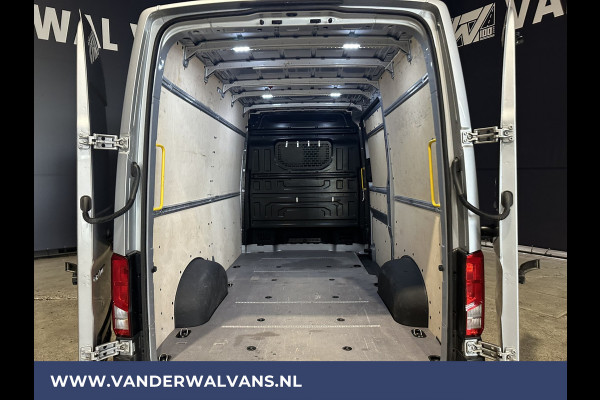 Volkswagen Crafter 2.0 TDI 140pk L3H3 L2H2 Euro6 Airco | Navigatie | Apple Carplay | 3000kg Trekhaak android auto, bijrijdersbank