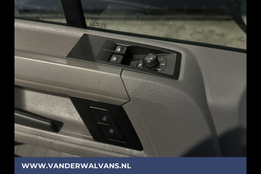 Volkswagen Crafter 2.0 TDI 140pk L3H3 L2H2 Euro6 Airco | Navigatie | Apple Carplay | 3000kg Trekhaak android auto, bijrijdersbank