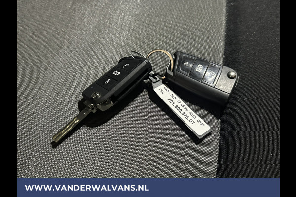 Volkswagen Crafter 2.0 TDI 140pk L3H3 L2H2 Euro6 Airco | Navigatie | Apple Carplay | 3000kg Trekhaak android auto, bijrijdersbank