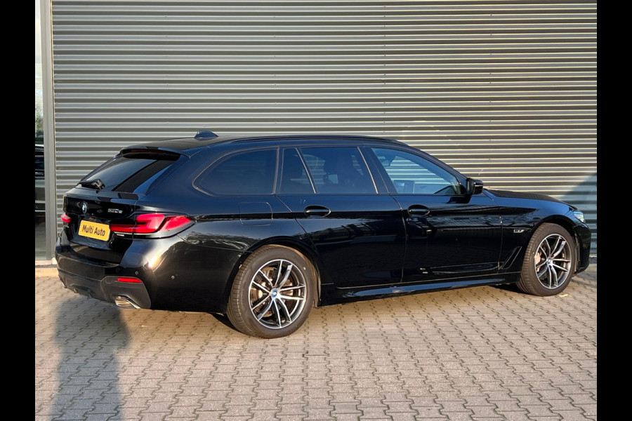 BMW 5 Serie Touring 530e M-Sport Plug in Hybrid PHEV | Trekhaak af Fabriek | Adaptive Cruise | Laser Led | Carplay | Harman/Kardon | Head-up Display |