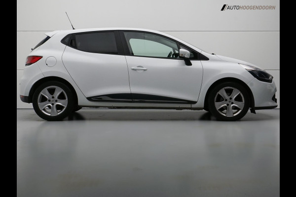 Renault Clio 1.2 TCe Intens (AUTOMAAT,LED VERLICHTING,PREMIUM SOUND,NAVIGATIE,PARKEERSENSOR,COMFORT-STOELEN,LM-VELGEN,TOPCONDITIE)