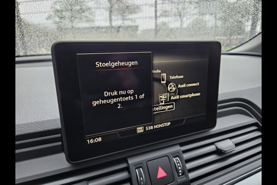 Audi Q5 50 TFSI e Quattro S Line Plug In Hybrid PHEV | Trekhaak af Fabriek | Memory Stoelen Verwarmd | Apple Carplay | DAB | 19"L.M | Cruise Control |