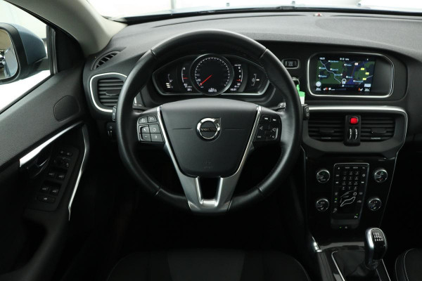 Volvo V40 T2 Momentum | Stoelverwarming | Full LED | Navigatie | PDC | Voorruitverwarming | Bluetooth | Half leder | Climate control