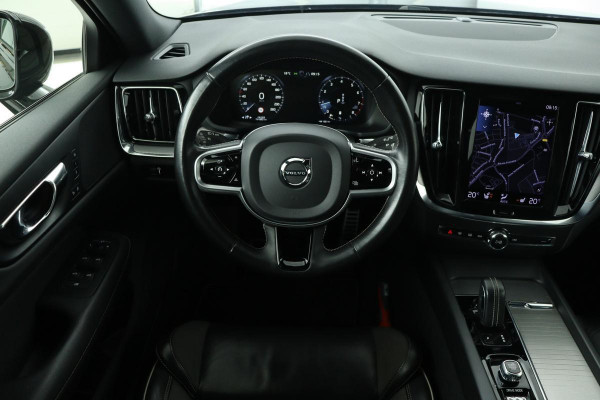 Volvo V60 B3 R-Design | Camera | Stoel & Stuurverwarming | Carplay | Half leder | Full LED | PDC | Memory | Keyless | Navigatie