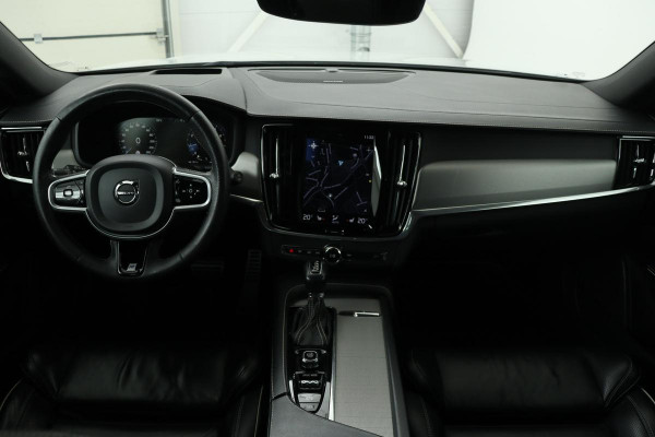 Volvo V90 T4 Sport | Panoramadak | Trekhaak | Head-up | Camera | Nappaleder | Carplay | Stoelverwarming | Adaptive Cruise