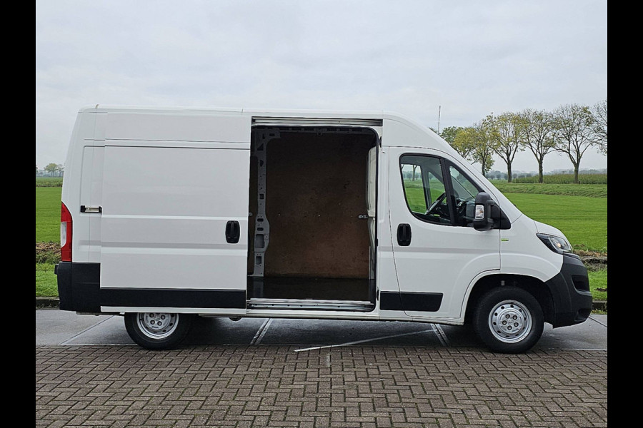 Peugeot Boxer 330 2.2 BlueHDi 140 L2H2 airco, navi, camera, pdc, 127 dkm.