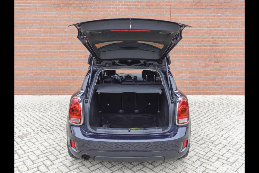 MINI Countryman 1.5 One Pepper Navigatie Parkeersensoren achter Cruise Control Airco 17” Lichtmetalen Velgen Dakrails