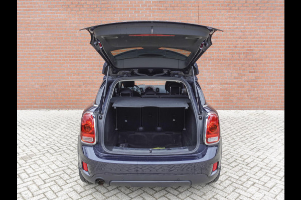 MINI Countryman 1.5 One Pepper Navigatie Parkeersensoren achter Cruise Control Airco 17” Lichtmetalen Velgen Dakrails