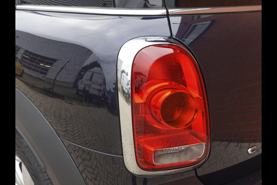 MINI Countryman 1.5 One Pepper Navigatie Parkeersensoren achter Cruise Control Airco 17” Lichtmetalen Velgen Dakrails