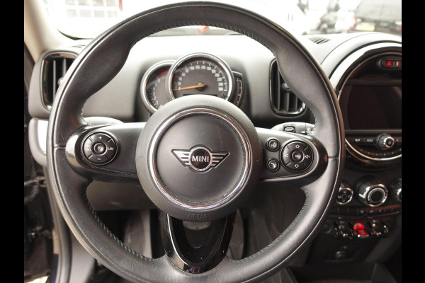 MINI Countryman 1.5 One Pepper Navigatie Parkeersensoren achter Cruise Control Airco 17” Lichtmetalen Velgen Dakrails